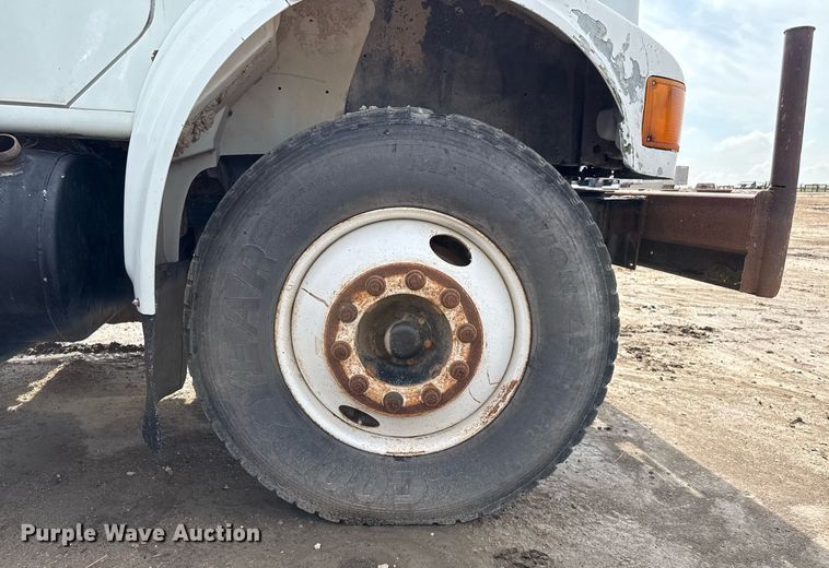 image for item DZ8740 2000 International 4900 flatbed truck