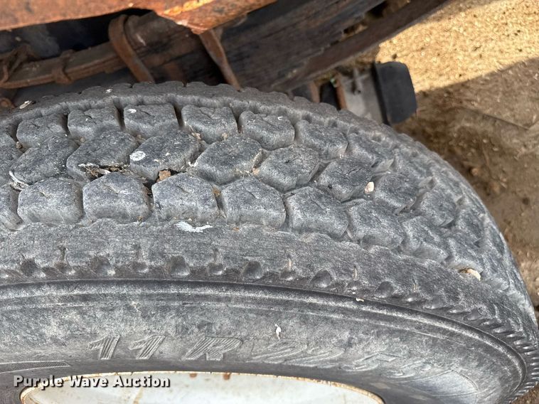 image for item DZ8740 2000 International 4900 flatbed truck