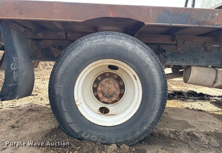 image for item DZ8740 2000 International 4900 flatbed truck