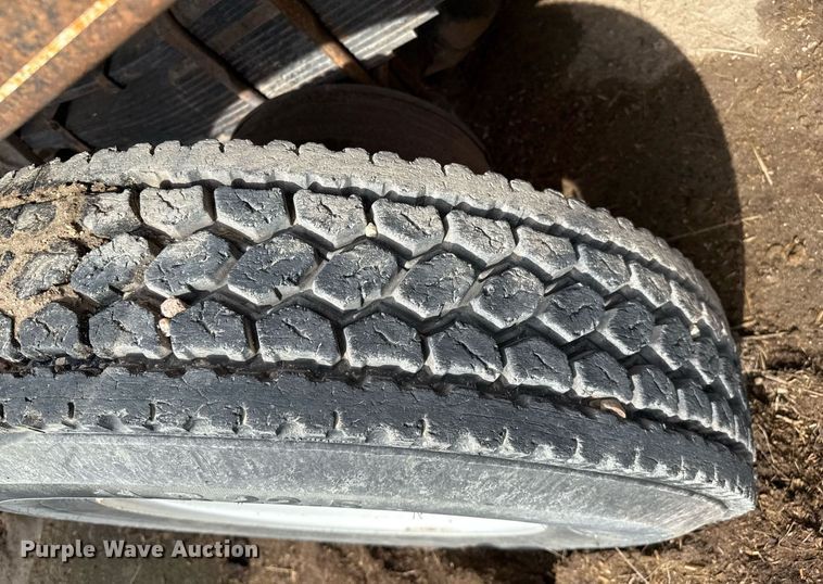 image for item DZ8740 2000 International 4900 flatbed truck