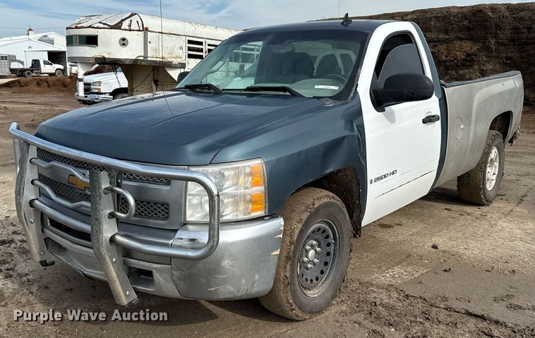 image for item DZ8745 2013 Chevrolet Silverado 1500 pickup truck