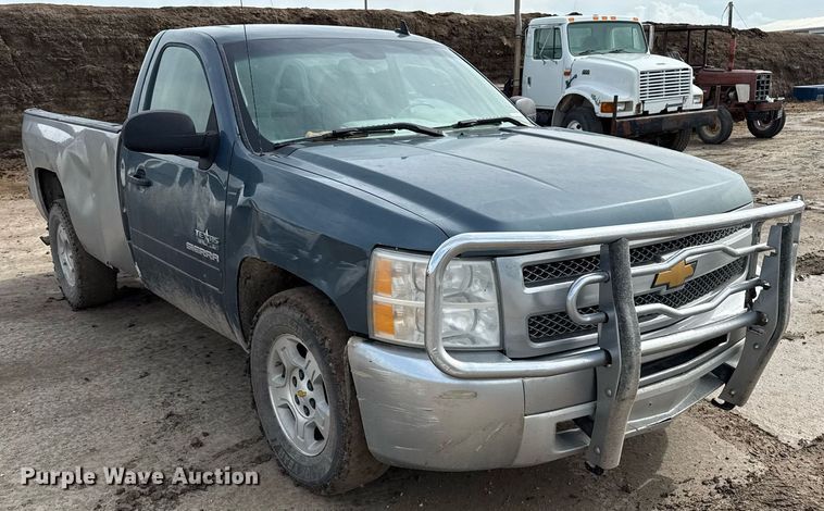 image for item DZ8745 2013 Chevrolet Silverado 1500 pickup truck