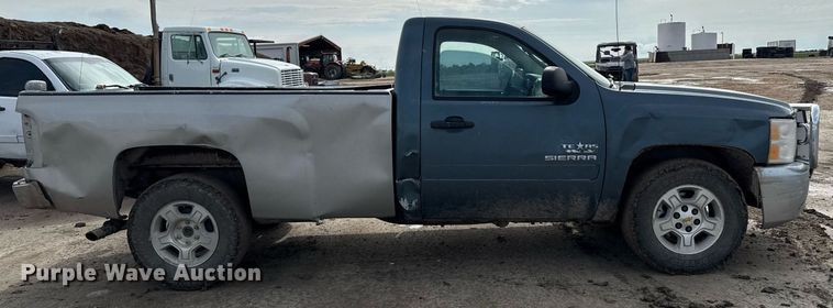 image for item DZ8745 2013 Chevrolet Silverado 1500 pickup truck