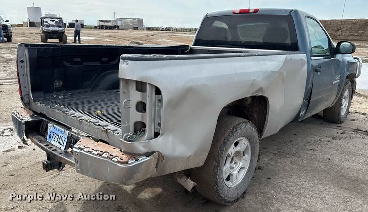 image for item DZ8745 2013 Chevrolet Silverado 1500 pickup truck