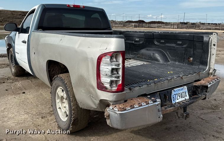 image for item DZ8745 2013 Chevrolet Silverado 1500 pickup truck