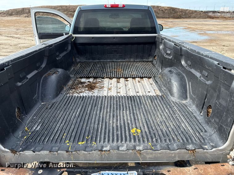 image for item DZ8745 2013 Chevrolet Silverado 1500 pickup truck