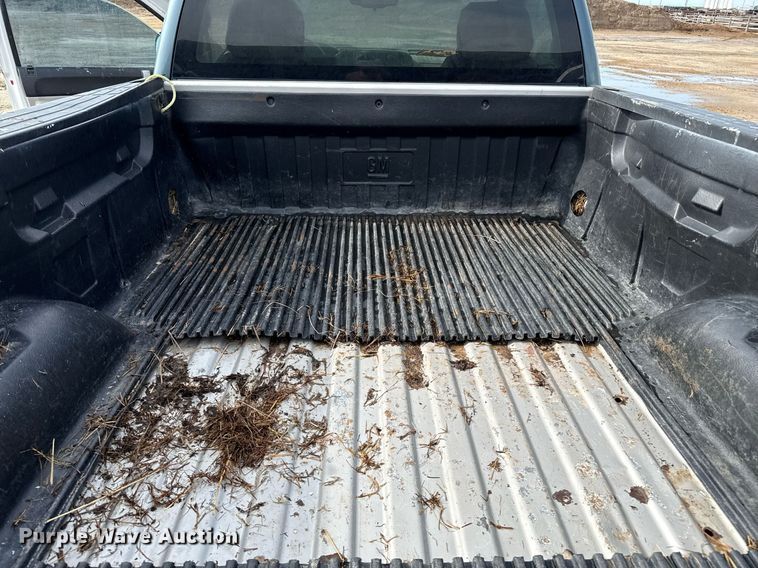 image for item DZ8745 2013 Chevrolet Silverado 1500 pickup truck