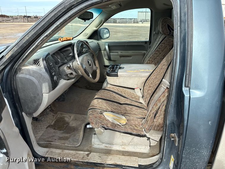 image for item DZ8745 2013 Chevrolet Silverado 1500 pickup truck