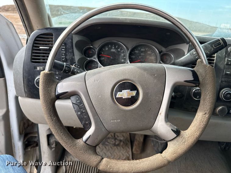 image for item DZ8745 2013 Chevrolet Silverado 1500 pickup truck