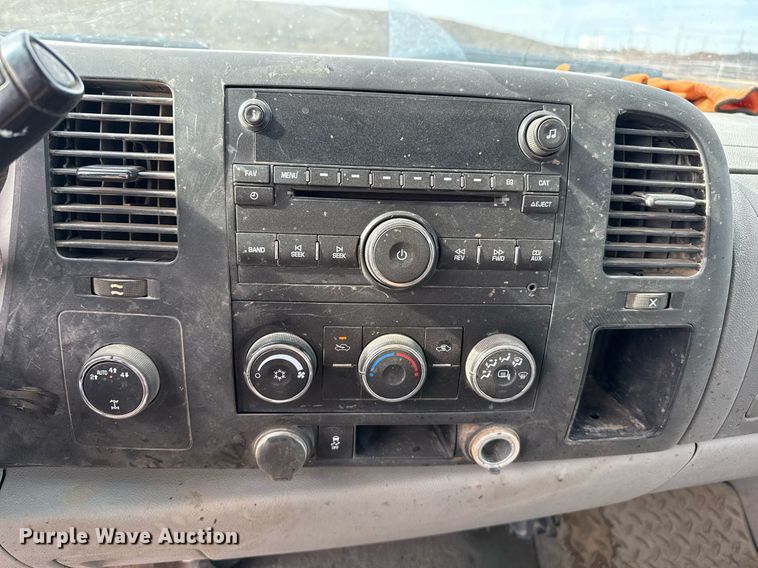 image for item DZ8745 2013 Chevrolet Silverado 1500 pickup truck