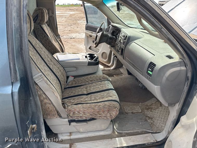 image for item DZ8745 2013 Chevrolet Silverado 1500 pickup truck