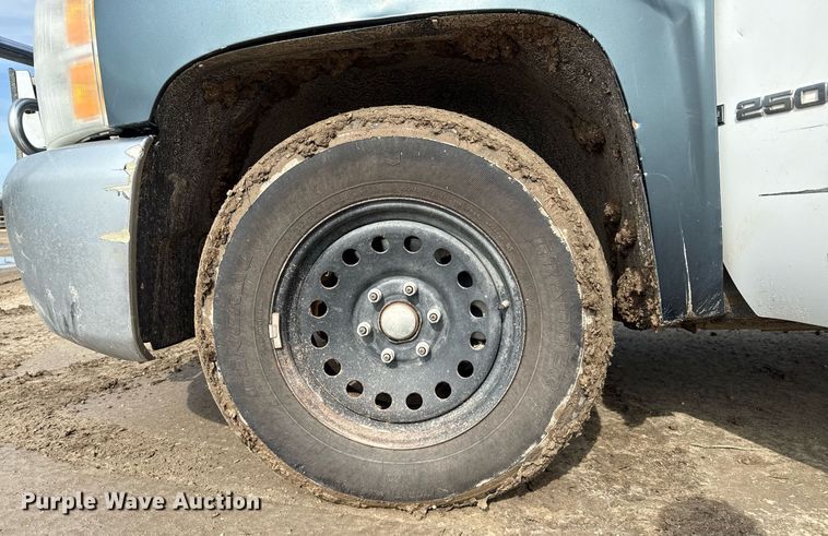 image for item DZ8745 2013 Chevrolet Silverado 1500 pickup truck