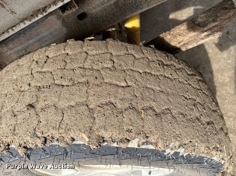 image for item DZ8745 2013 Chevrolet Silverado 1500 pickup truck