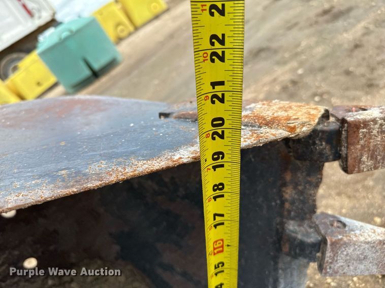 image for item DZ8752 Bobcat 811 skid steer backhoe