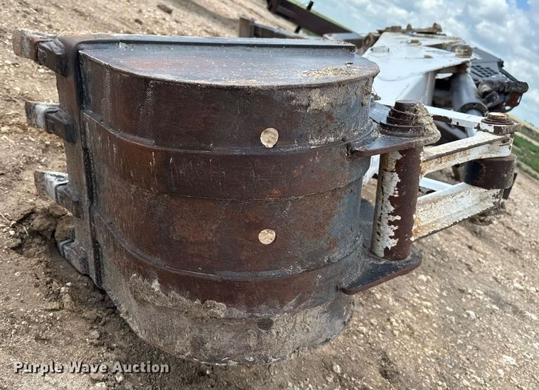 image for item DZ8752 Bobcat 811 skid steer backhoe