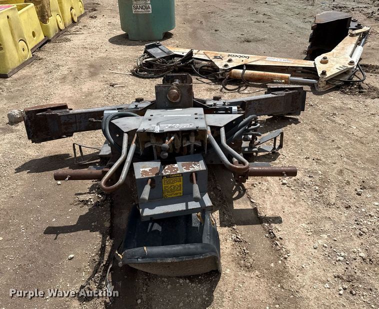 image for item DZ8753 Bobcat 911 skid steer backhoe