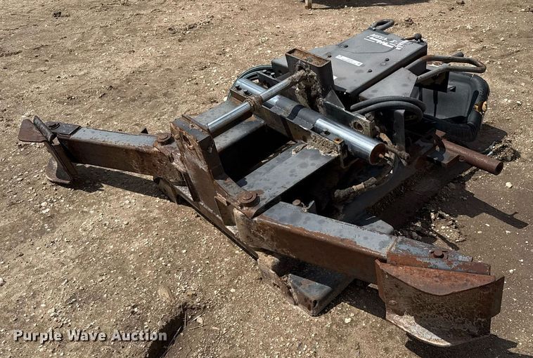 image for item DZ8753 Bobcat 911 skid steer backhoe