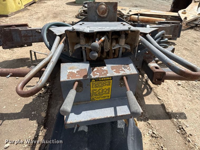 image for item DZ8753 Bobcat 911 skid steer backhoe