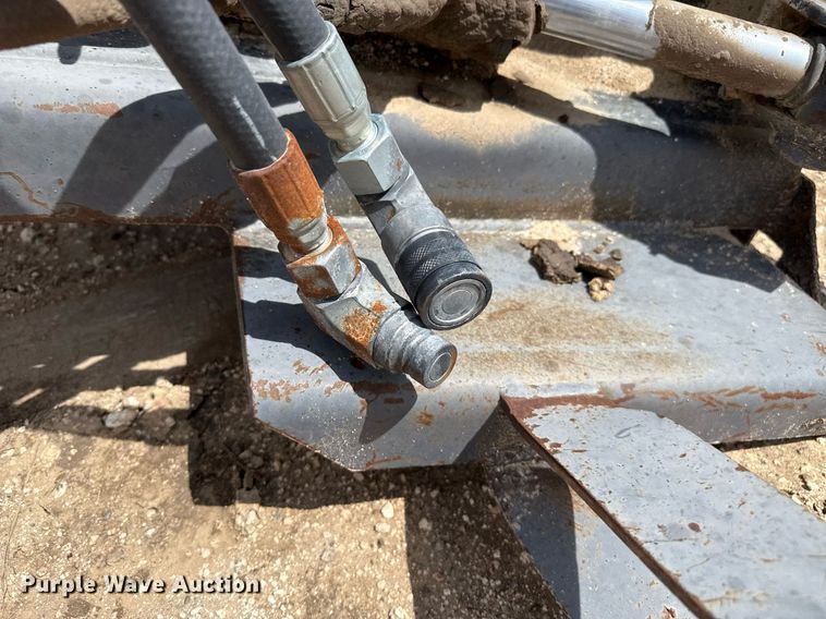 image for item DZ8753 Bobcat 911 skid steer backhoe