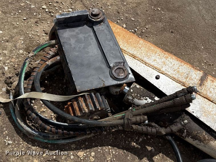 image for item DZ8753 Bobcat 911 skid steer backhoe