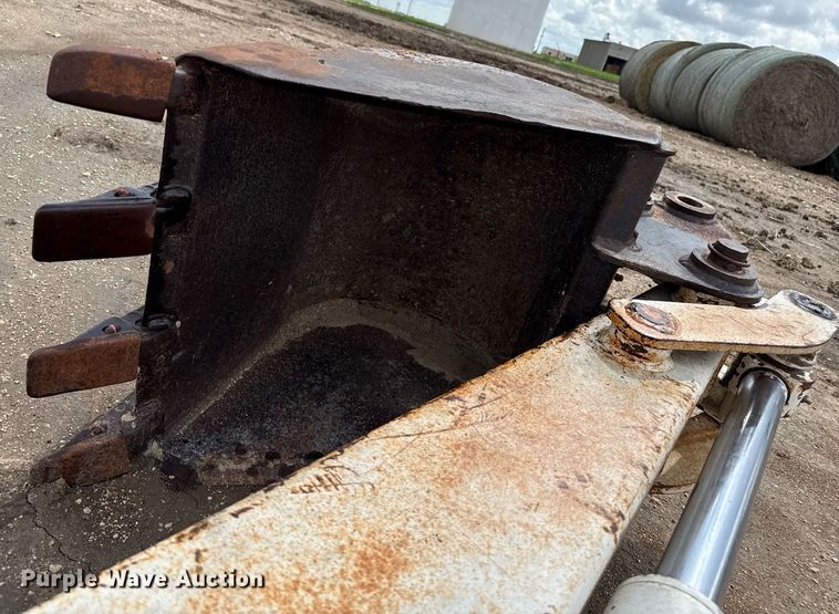 image for item DZ8753 Bobcat 911 skid steer backhoe