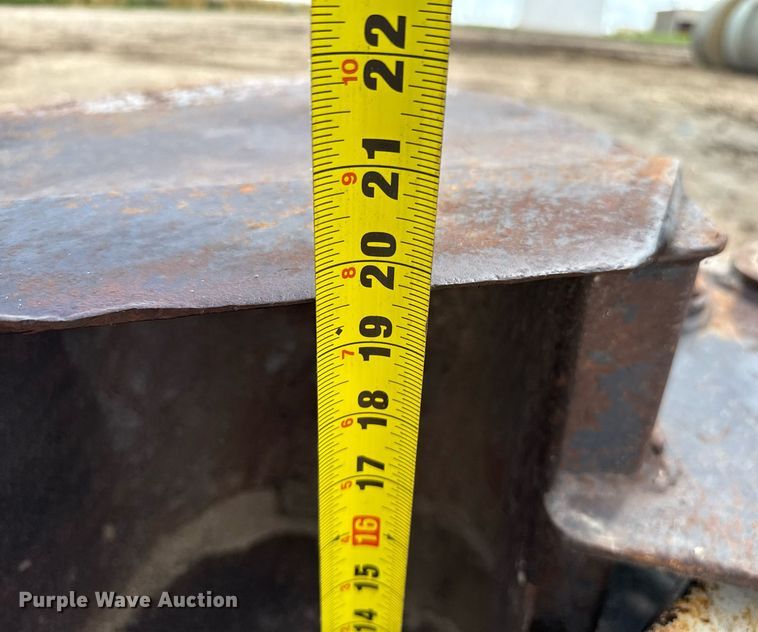 image for item DZ8753 Bobcat 911 skid steer backhoe