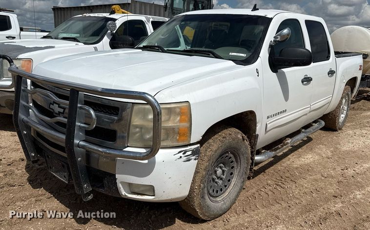 image for item DZ8757 2010 Chevrolet Silverado 1500 Crew Cab pickup truck