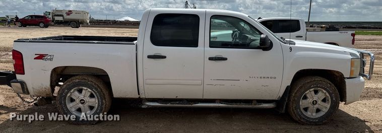 image for item DZ8757 2010 Chevrolet Silverado 1500 Crew Cab pickup truck