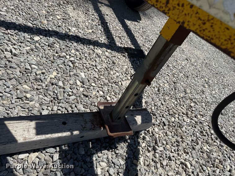 image for item DZ8767 2001 Top reel trailer