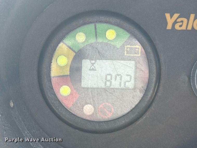 image for item DZ8768 Yale MSW040SF pallet stacker