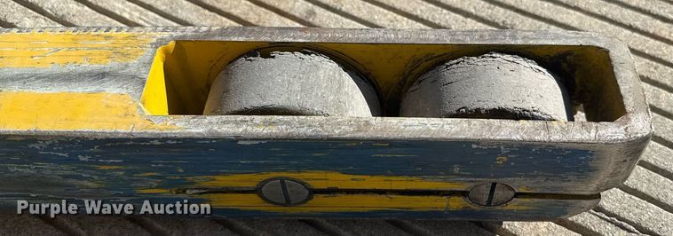 image for item DZ8768 Yale MSW040SF pallet stacker