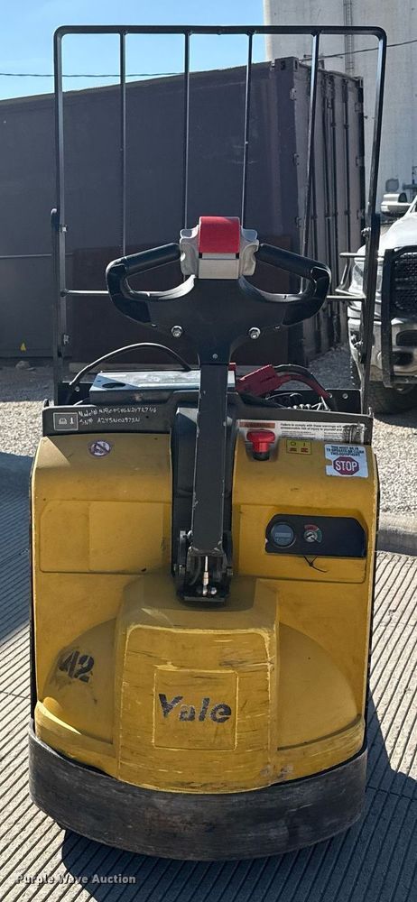 image for item DZ8769 Yale MPB045VG pallet jack