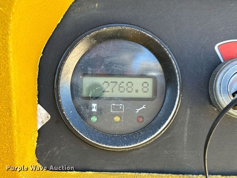 image for item DZ8769 Yale MPB045VG pallet jack