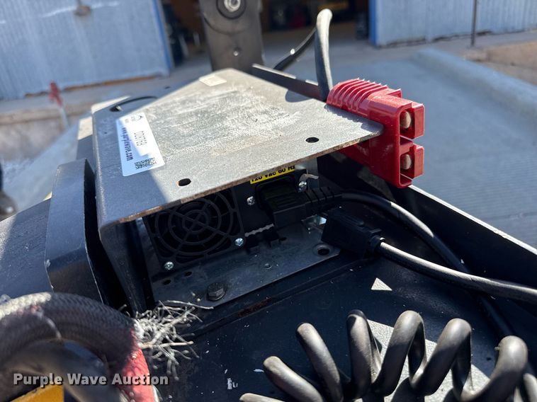 image for item DZ8769 Yale MPB045VG pallet jack