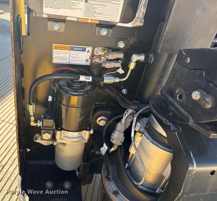 image for item DZ8769 Yale MPB045VG pallet jack