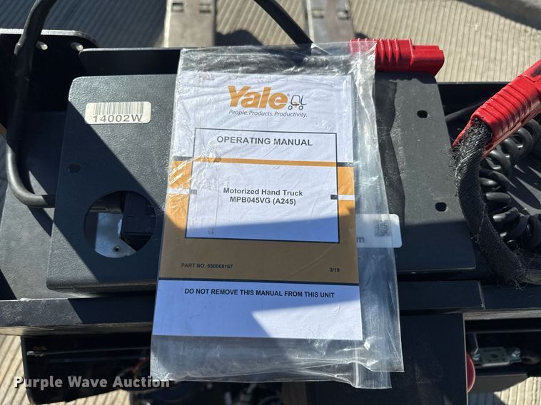 image for item DZ8769 Yale MPB045VG pallet jack