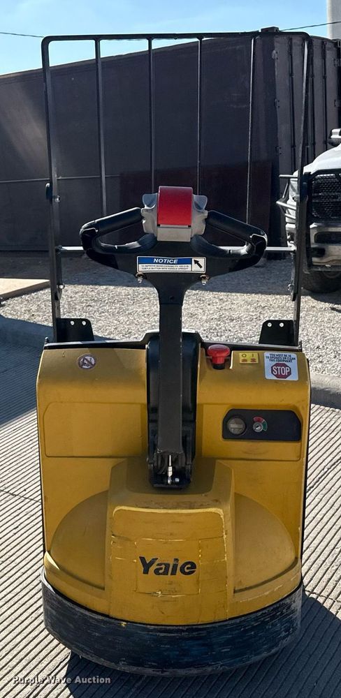 image for item DZ8770 Yale MPB045VG pallet jack