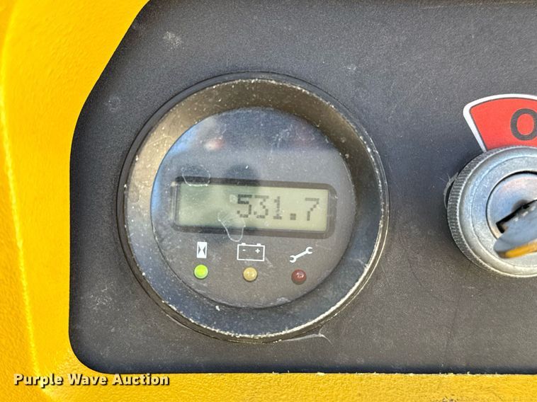 image for item DZ8770 Yale MPB045VG pallet jack