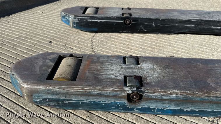 image for item DZ8770 Yale MPB045VG pallet jack