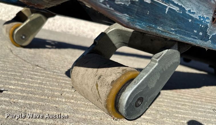 image for item DZ8770 Yale MPB045VG pallet jack