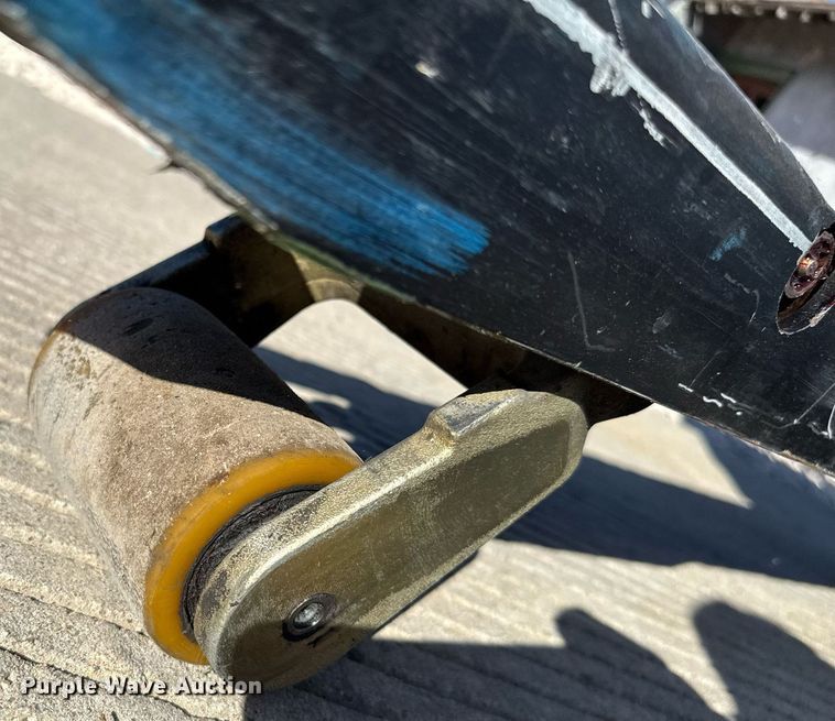 image for item DZ8770 Yale MPB045VG pallet jack