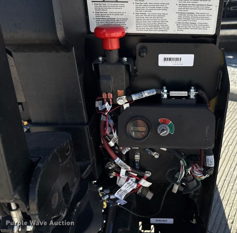 image for item DZ8770 Yale MPB045VG pallet jack