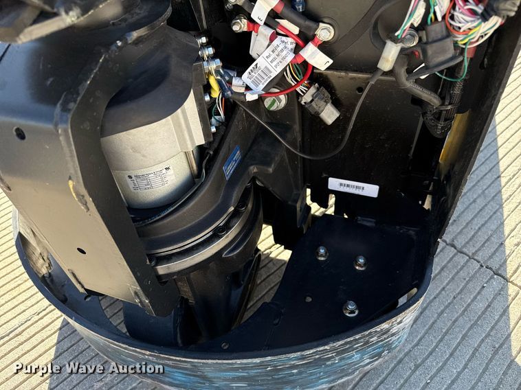 image for item DZ8770 Yale MPB045VG pallet jack