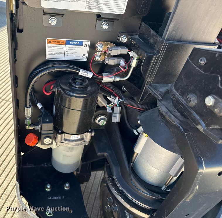 image for item DZ8770 Yale MPB045VG pallet jack