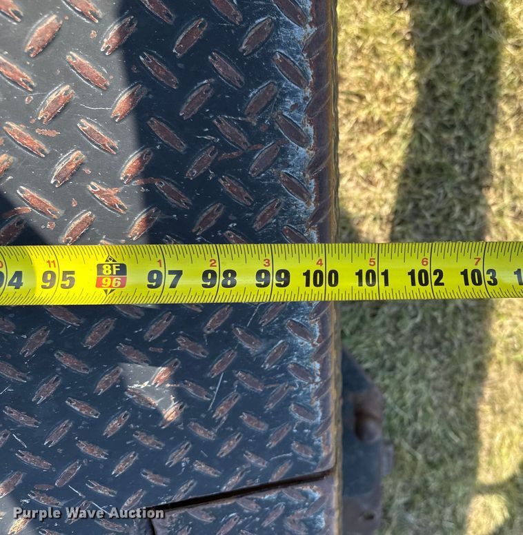 image for item DZ8839 Hydraulic bale bed