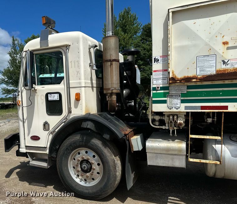 image for item EB2774 2004 Peterbilt 320 refuse truck