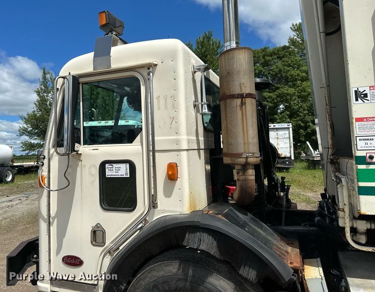 image for item EB2774 2004 Peterbilt 320 refuse truck