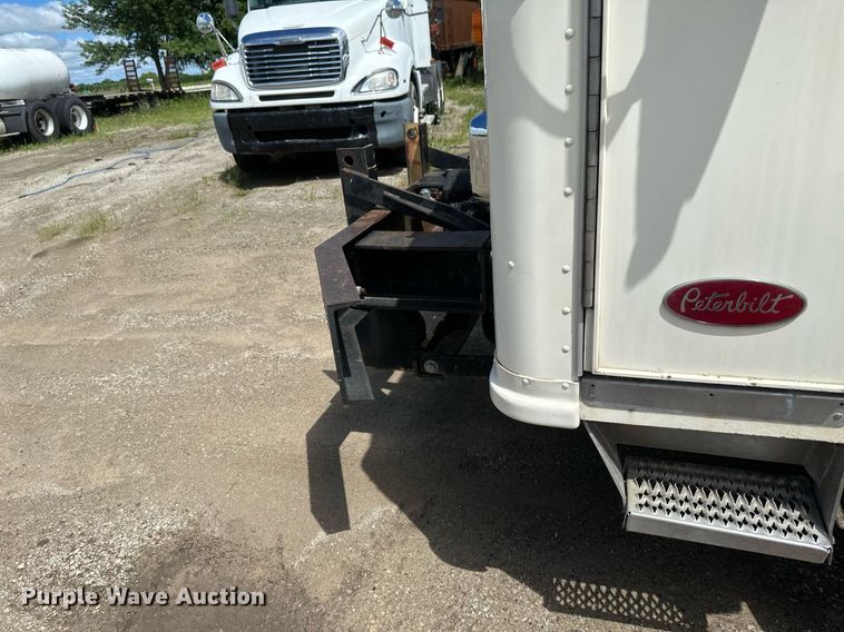 image for item EB2774 2004 Peterbilt 320 refuse truck