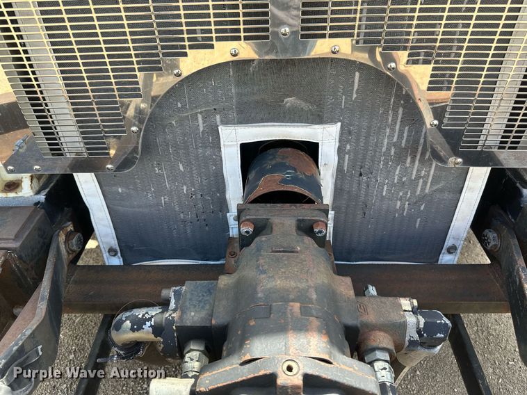 image for item EB2774 2004 Peterbilt 320 refuse truck