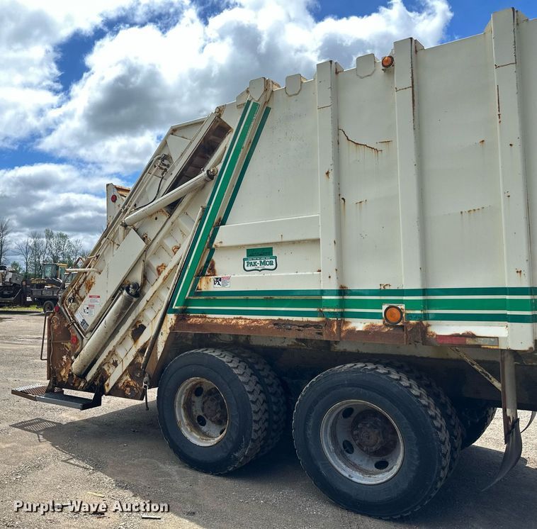 image for item EB2774 2004 Peterbilt 320 refuse truck